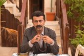 Dram ağırlıklı rollerde oynayan Erkan Bektaş bu kez komedi de