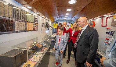 ESHOT'tan Cumhuriyet'in 100. yılına özel gezici sergi