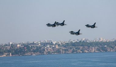 F-16'lardan Antalya semalarında muhteşem gösteri