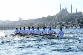 Genç sporcular Cumhuriyet'in 100. Yılında dostluk için 10. kez kürek çekti