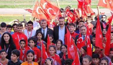Gölcük'te öğrenciler 100.yıl coşkusu için koştu