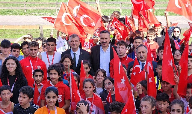 Gölcük'te öğrenciler 100.yıl coşkusu için koştu
