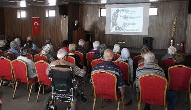 Huzurevi sakinlerine Bilinmeyen Yönleriyle Atatürk konferansı
