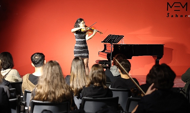 MEM'de Yeni Sezon Cihat Aşkın Konseri ile Başladı