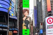New York'ta bir 'Cumhuriyet Divası': Spotify'ın EQUAL Türkiye Ekim ayı elçisi Müzeyyen Senar New York Times Square'de