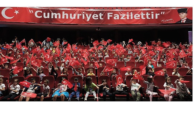 Şehir tiyatroları cumhuriyetin 100.yılını “benim güzel pabuçlarım” oyununu çocuklarla buluşturdu