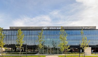 Şişecam yılın ilk 9 ayında net satışlarını 95 Milyar TL seviyesine yükseltti Şişecam yılın ilk 9 ayında net satışlarını 95 Milyar TL seviyesine yükseltti