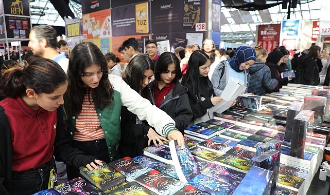13. Antalya Kitap Fuarı'na  öğrencilerden yoğun ilgi