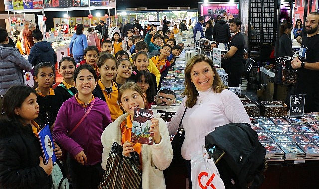 13. Antalya Kitap Fuarı'na Vali Şahin'den ziyaret 