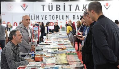 Antalya Kitap Fuarında ilk gün heyecanı 