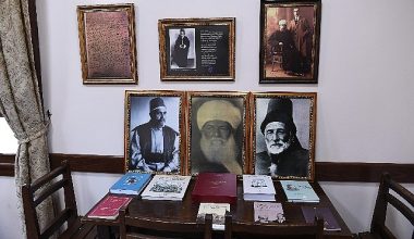 Bu kütüphanede 700 yıllık şiir mirası var