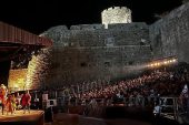 Deli Dumrul oyunu Bodrum Kalesi'nde ayakta alkışlandı