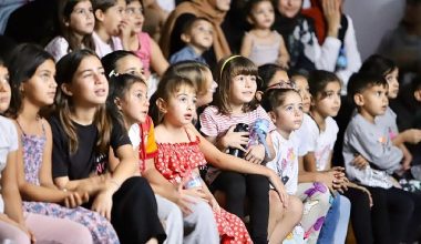 Didim'de çocuklar sinema filmini keyifle izledi