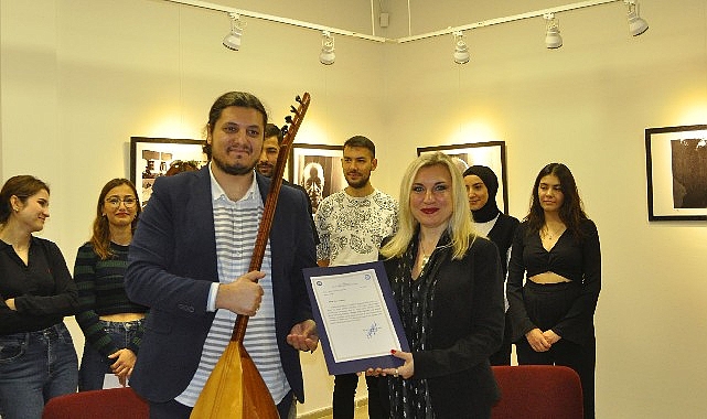 EÜ'de “Arşivlerde Âşık Veysel'i Aramak'' adlı müzikli konferans düzenlendi