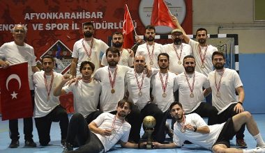 Futsal turnuvasının şampiyonu Nilüfer Belediyesi GESK