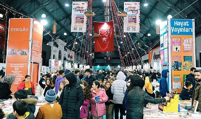 İnegöl'de Kitap Günleri Coşkusu Sürüyor