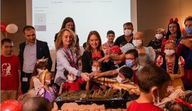 Lösemiyi Yenen Minik Kahramanlar Bir Aradaydı Lösemiyi Yenen Minik Kahramanlar Bir Aradaydı