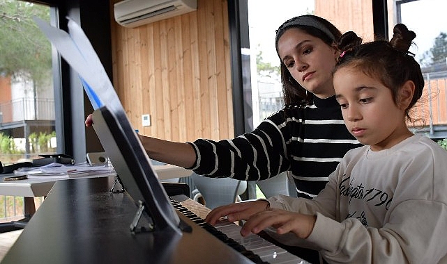 Lüleburgaz Belediyesi Konservatuvarı'nda eğitimler sürüyor 