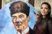 Miami'de Gerçekleşen 100. Yıl Cumhuriyet Bayramı Resepsiyonunda, Bir Türk Kadın Ressam Geceye Damgasını Vurdu!