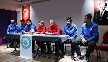 Nilüfer'in hentbolcuları ve öğrencilerden keyifli sohbet