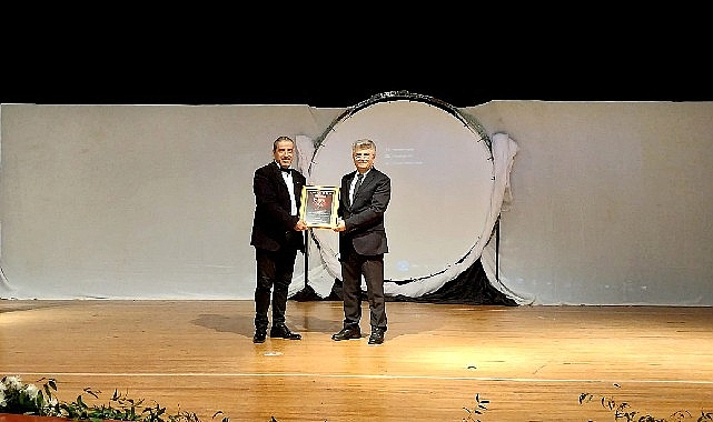 “Ottoman Dance Tiyatral Danslar Topluluğu Sos Pro Grubu" izleyicileri büyüledi