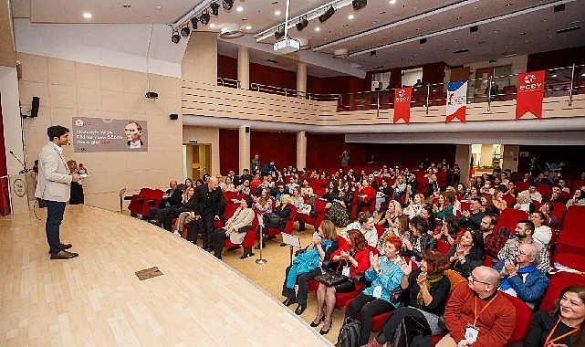 9. İzmir Çocuk ve Gençlik Edebiyatı Günleri başladı Soyer: “Cesaretiniz arttıkça özgürleşirsiniz"