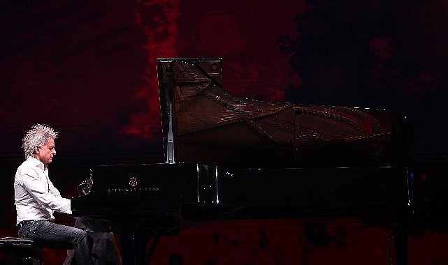 Havasi'den Antalya'da unutulmayacak konser