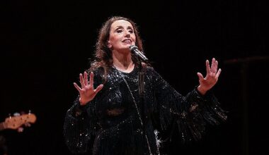 İş Sanat'tan Luz Casal Geçti