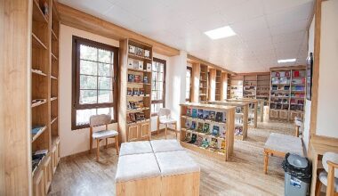 İzmir'in 24 saat yaşayan 100. Yıl Kitap Kafe ve Kütüphanesi açıldı