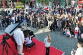 Saat Kulesi ve Cam Piramit'te piyano şöleni