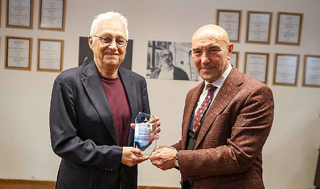 Tarihi Havagazı Fabrikası, Süreyya Berfe ve Orhan Koloğlu'nun kişisel kütüphanelerine ev sahipliği yapıyor