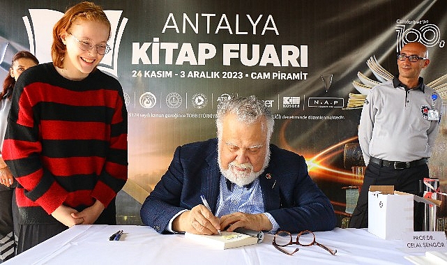 Ünlü bilim insanı Celal Şengör'ün söyleşisi salona sığmadı
