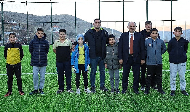 Yahyalı'da Halı Saha yapımları devam ediyor