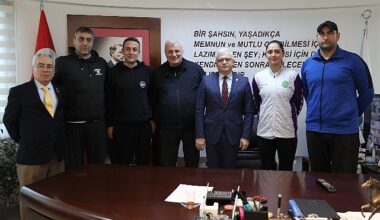 Burhaniye Belediyesi 2.Voleybol Turnuvası Katılımcılarından Başkan Deveciler'e Ziyaret