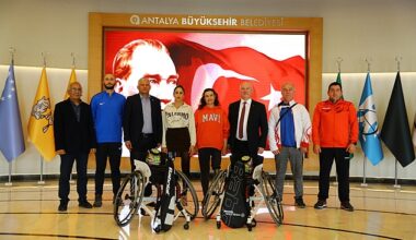 Büyükşehir Belediyesi engelli milli sporculara ekipman desteği sağladı
