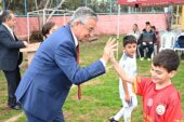 Kemer Belediyesi Futbol Okulu'nda formalar dağıtıldı