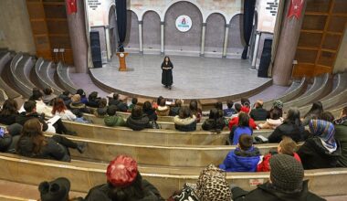 Nevşehir Belediyesi Şehir Tiyatrosu'nda yeni dönem atölye çalışmaları yoğun bir katılımla başladı.