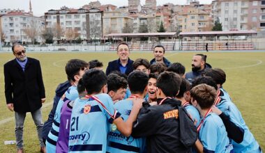 Şampiyona kupasını başkan Savran verdi 