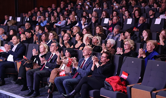TEV Kocaeli Şubesi Türk Müziği Korosu, Cumhuriyetin 100. Yılına Özel Düzenlenen Konserde Atatürk'ün Sevdiği Şarkıları Seslendirdi!
