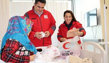 Türk Kızılay'ından Bayraklı şehir Hastanesine ziyaret