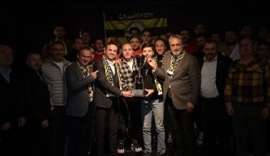 Başkan Özlü, şampiyonluk coşkusuna ortak oldu
