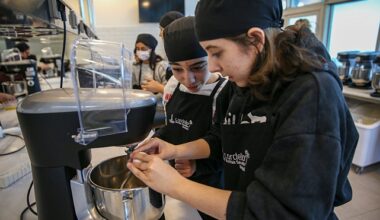Çocuk şefler Karşıyaka'da mutfağa girdi