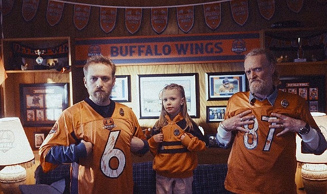 Happy People Project üsy üste ikinci sene Super Bowl'da. Bu sene Circus da takımda!