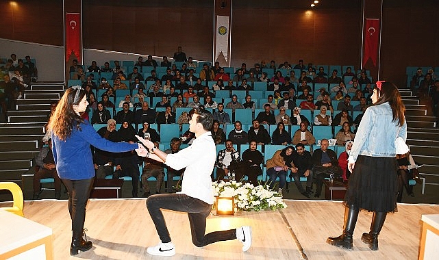 Harran Üniversitesi'nde Artiz Mektebi Tiyatro Oyunu Sahnelendi