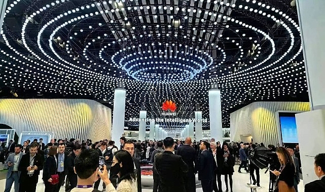 Huawei modaya yön veren ürünlerini Mobil Dünya Kongresi 2024'te tanıttı