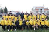 Minik futbolcular Büyükakın'a hünerlerini sergiledi