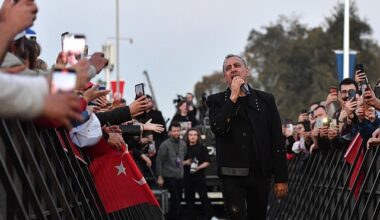 Narlıdere Metrosu'nda Haluk Levent coşkusu