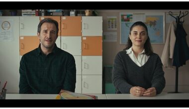 Netflix, Berkun Oya İmzalı Kuvvetli Bir Alkış'tan Özel Bir Klip Paylaştı