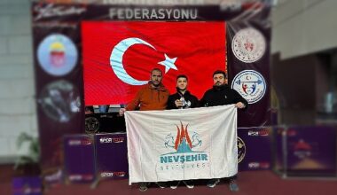 Nevşehir Belediyesi Gençlik ve Spor Kulübü Halter Takımı sporcularından İsmail Yetiş, Türkiye ikincisi oldu
