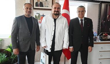 Opera sanatçısı Hakan Aysev'den Başkan Topaloğlu'na ziyaret